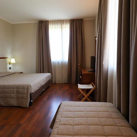 Hotel Rizzi Castel San Giovanni  Exterior photo