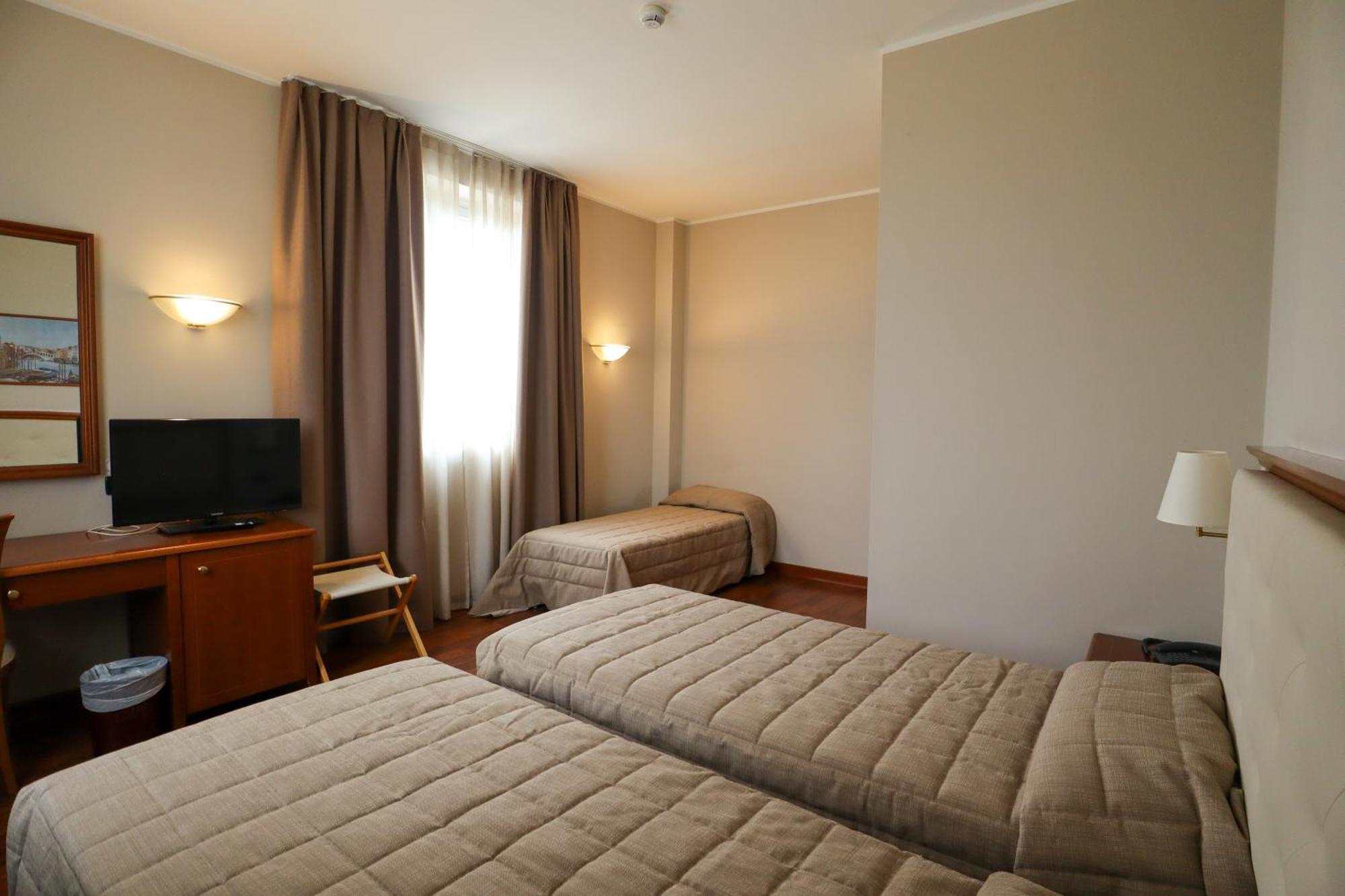 Hotel Rizzi Castel San Giovanni  Exterior photo