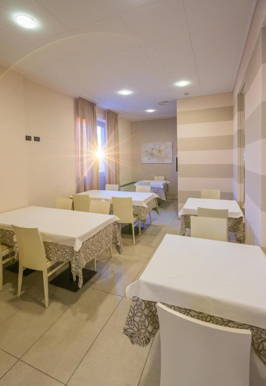 Hotel Rizzi Castel San Giovanni  Exterior photo